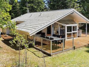 Saltumにある6 person holiday home in Saltumの小屋