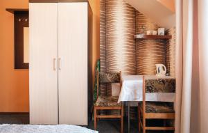 Ένα ή περισσότερα κρεβάτια σε δωμάτιο στο Nice Apartment In Jastrzebia Gora With Sauna +1 φωτογραφίες