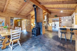 Fotografie z fotogalerie ubytování Glen Ellen Stone Retreat - Family Friendly Home - Walk to Town v destinaci Glen Ellen