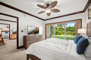 Televiisor ja/või meelelahutuskeskus majutusasutuses Waipouli Beach Resort Exquisite Luxury Garden View Large Yard Perfect for Families!