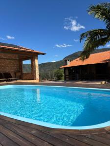 a large blue swimming pool next to a house at Costa Montana in Louro Müller