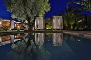 Bazén v ubytování Hôtel La Dimora & Spa nebo v jeho okolí