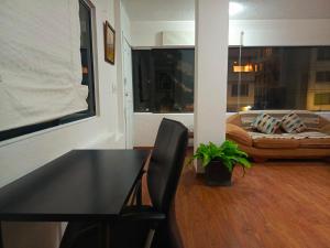 a living room with a table and a couch at Suite Doral Almagro in Quito
