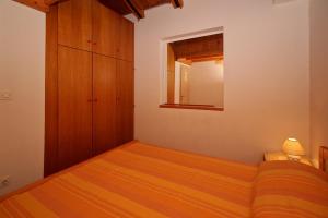 Ένα ή περισσότερα κρεβάτια σε δωμάτιο στο Apartments with parking space Punat, Krk - 24847