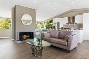 Η κουζίνα ή μικρή κουζίνα στο Bayview Luxury - Main St & Beach Cosy Fireplace