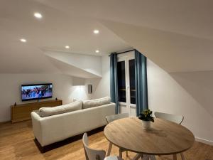 a living room with a couch and a table at Pimo Plus La Campa in Salas