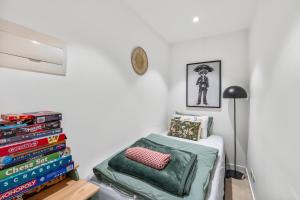 Giường trong phòng chung tại Apartment in South Melbourne