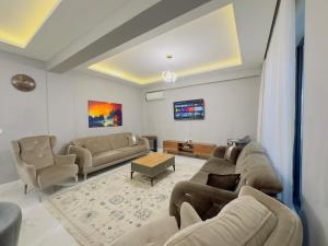 a large living room with couches and a tv at Zümrüt villaları in Sapanca