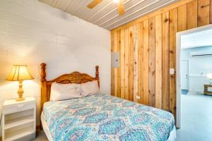 Ένα ή περισσότερα κρεβάτια σε δωμάτιο στο ATV Adventures Await Tennessee Riverside Retreat +27 φωτογραφίες