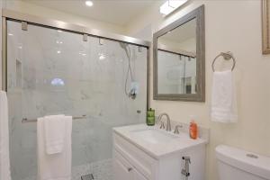 Koupelna v ubytování Goodland Blue House