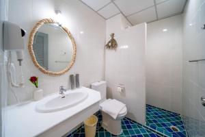 Koupelna v ubytování Patong Beach Side Hotel + 81 fotografií