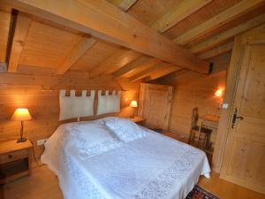 Postel nebo postele na pokoji v ubytování Chalet spacieux aux Gets - 4 chambres, 9 pers, Animaux admis, Wi-Fi, Parking privatif - FR-1-671-302