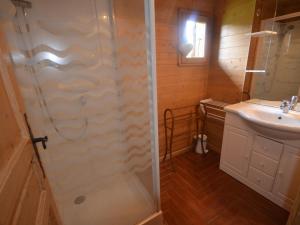 Koupelna v ubytování Chalet spacieux aux Gets - 4 chambres, 9 pers, Animaux admis, Wi-Fi, Parking privatif - FR-1-671-302 + 18 fotografií