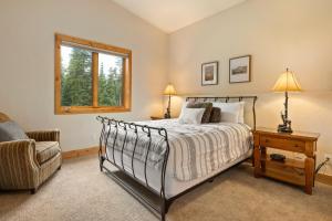 Ένα ή περισσότερα κρεβάτια σε δωμάτιο στο 103 Antler Way at Lakota townhouse