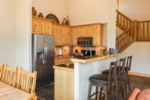 Η κουζίνα ή μικρή κουζίνα στο 103 Antler Way at Lakota townhouse