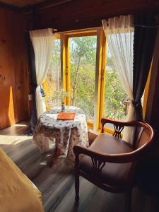Χώρος καθιστικού στο Nhà Dưới Đồi Homestay