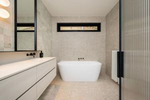 Et badeværelse på Wonderland Views - Mt Martha + 55 billeder