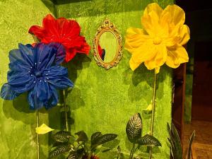 Gambar di galeri bagi Private suite with private bathroom - Wonderland B&B - Shuttle services available di Antigua Guatemala +9 gambar