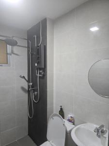 Bilik mandi di Nine9 Homestay +7 gambar