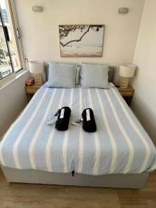 Postel nebo postele na pokoji v ubytování Bondi Ocean Views, Parking, 1 min to Beach