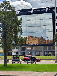 Tòa nhà nơi căn hộ tọa lạc