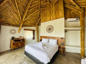 Postel nebo postele na pokoji v ubytování Green Poya Resort and Spa