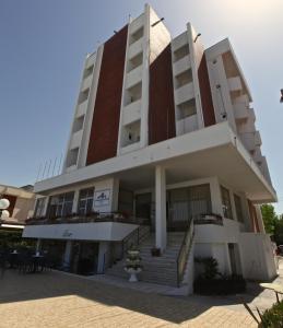Budynek, w którym mieści się hotel