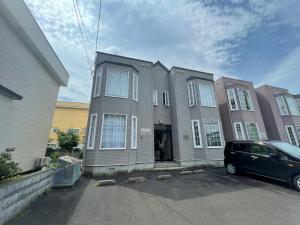 Το κτήριο όπου στεγάζεται  το διαμέρισμα