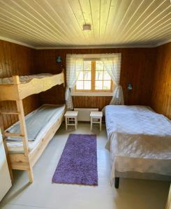 a bedroom with two bunk beds and a window at Traditional Mountain Farm With Views Of Skogshorn in Hemsedal
