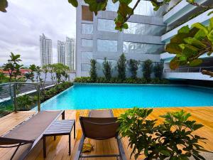 Kolam renang di atau dekat dengan Neu suite, Family Unit - Jelatek LRT Gleneagles Hospital