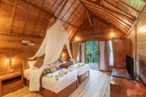 TV a/nebo společenská místnost v ubytování Bila Penida Resort & Farm