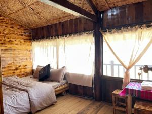a bedroom with a bed and a window at Sapa Guide Homestay & Trekking in Lao Cai +22 photos