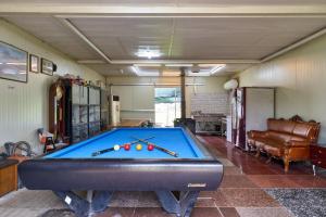 a room with a pool table with two cues on it at Daebudo Nonddureong in Ansan