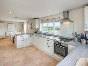 Η κουζίνα ή μικρή κουζίνα στο Green Farm Cottage