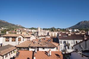 a view of a town with roofs and mountains at Manci Apartments by Hotel America in Trento