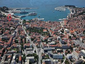 Nespecifikovaný výhled na destinaci Split nebo výhled na město při pohledu z apartmánu