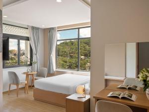 Ένα ή περισσότερα κρεβάτια σε δωμάτιο στο Gold View Boutique Hotel Đà Lạt