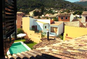a view from the roof of a house with a swimming pool at Petit Hotel Alaro in Alaró