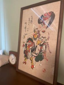 una pintura de un grupo de personas en 抹茶庵伏見京都 Matcha-An Fushimi Kyoto, en Kioto