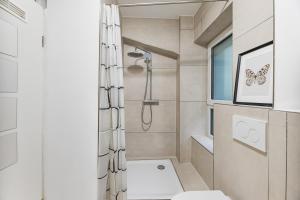 a bathroom with a shower and a toilet at Urban City Loft - Stuttgart-West in Stuttgart +69 photos