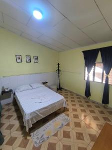 Ένα ή περισσότερα κρεβάτια σε δωμάτιο στο Acogedor Apartamento en Iquitos