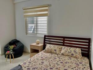 Afbeelding uit fotogalerij van 13th Floor 3BHK Flat with Mountain View in Bangalore