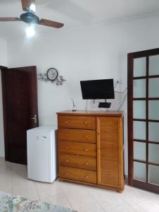 a television on top of a dresser in a room at Casa Martim de Sá in Caraguatatuba