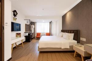 Postel nebo postele na pokoji v ubytování A25 Hotel - 55 Lê Anh Xuân + 42 fotografií