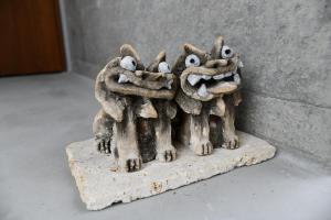 a statue of three frogs hugging each other at Maeda DIVE Resort Hotel in Onna