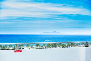 a view of the ocean from the balcony of a resort at Kiên Cường 2 Hotel in Da Nang