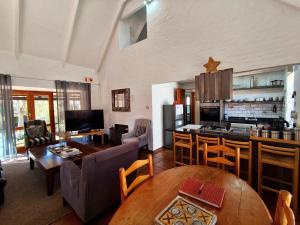 Posezení v ubytování Delagoa Cottage Dullstroom