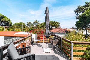 Balkón nebo terasa v ubytování Casa T3 com piscina perto da praia