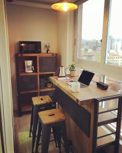 Gambar di galeri bagi 机场5分钟#乐天免税店正对面 公寓#近新罗免税店 保健路 #2室一厅整租#每个房间都有阳台 di Jeju