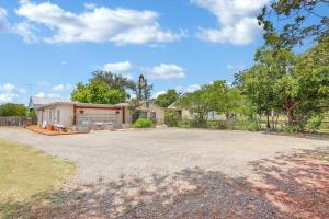 Gallery image of Revival DSTX LLC - Bed & Breakfast in Dripping Springs +42 photos